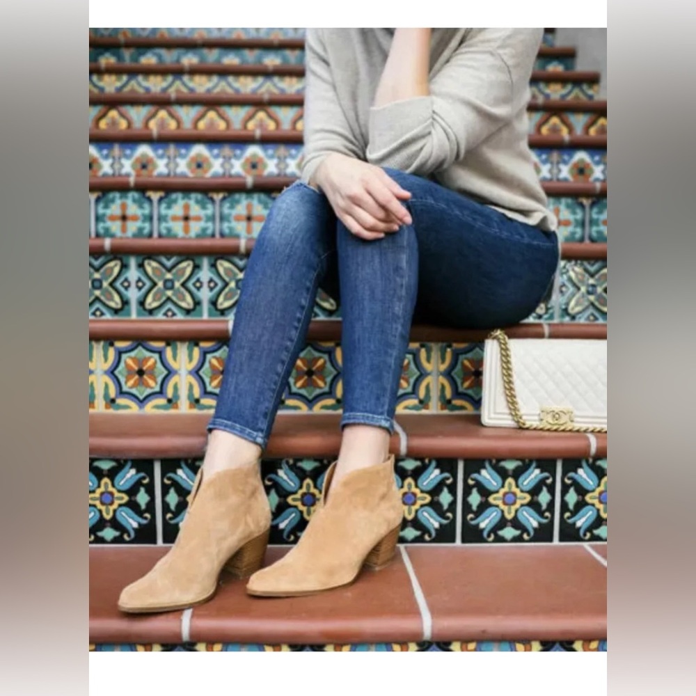 VINCE. Havana Notched Vamp Suede Leather Booties Boots in Tan Cashew 8.5